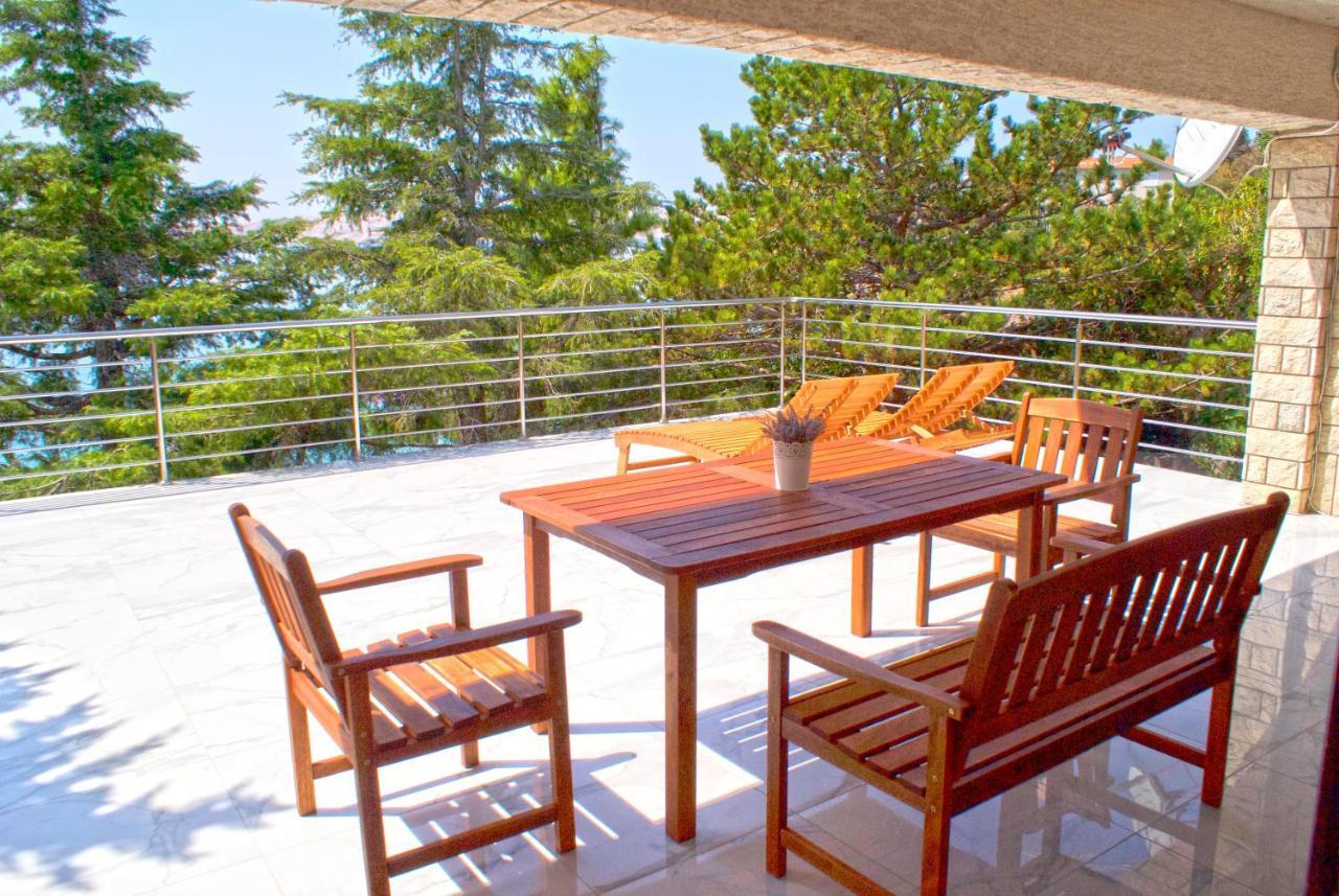Apartmani Ribarica**** Karlobag Exterior photo