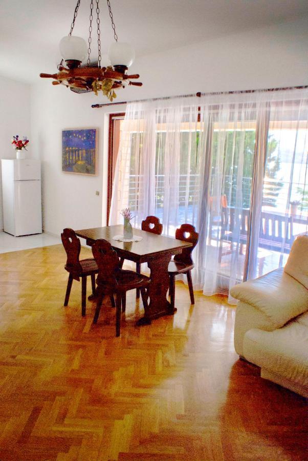 Apartmani Ribarica**** Karlobag Exterior photo